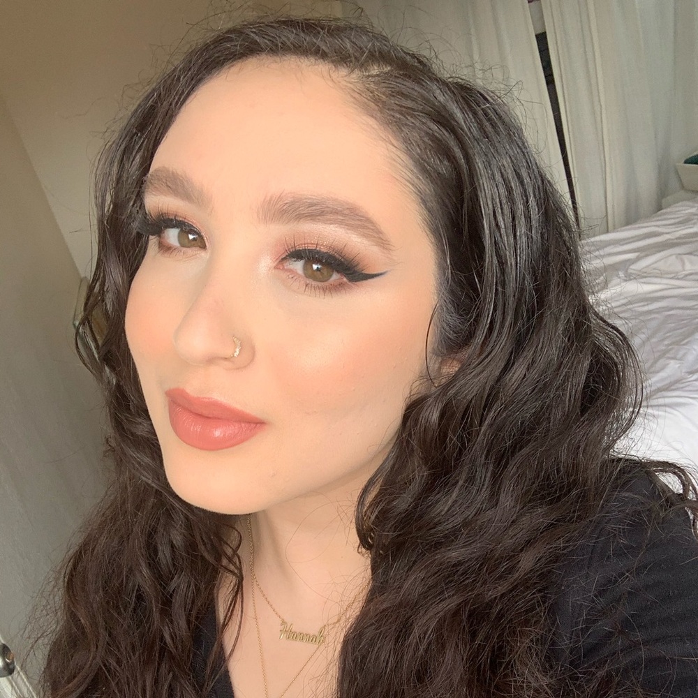 Meet your Posher, Hannah